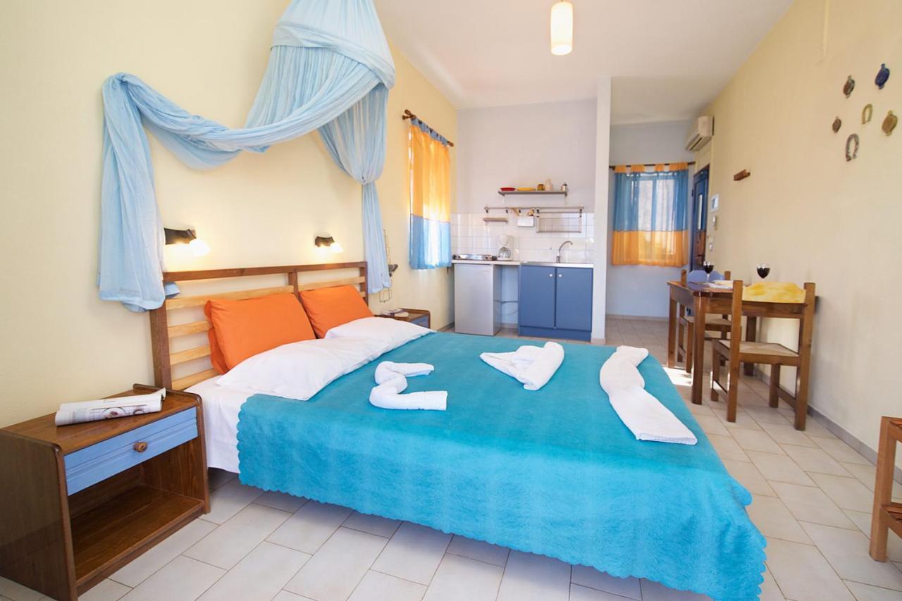 Kalypso Studios & Apartments 카라보밀로스 외부 사진